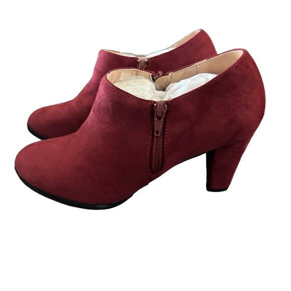 Journee Collection Sanzi Low Cut Ankle Booties Wine NEW Size 8 - Picture 6 of 9